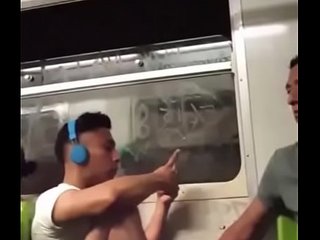 Masturbando no metrô